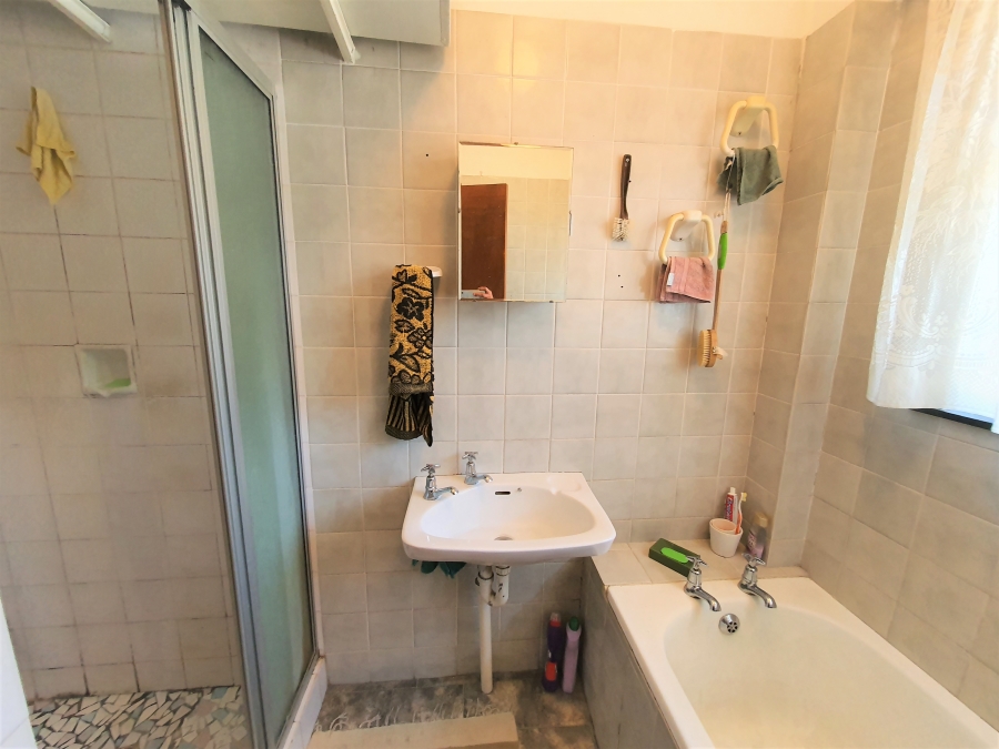 To Let 1 Bedroom Property for Rent in Esterville Western Cape